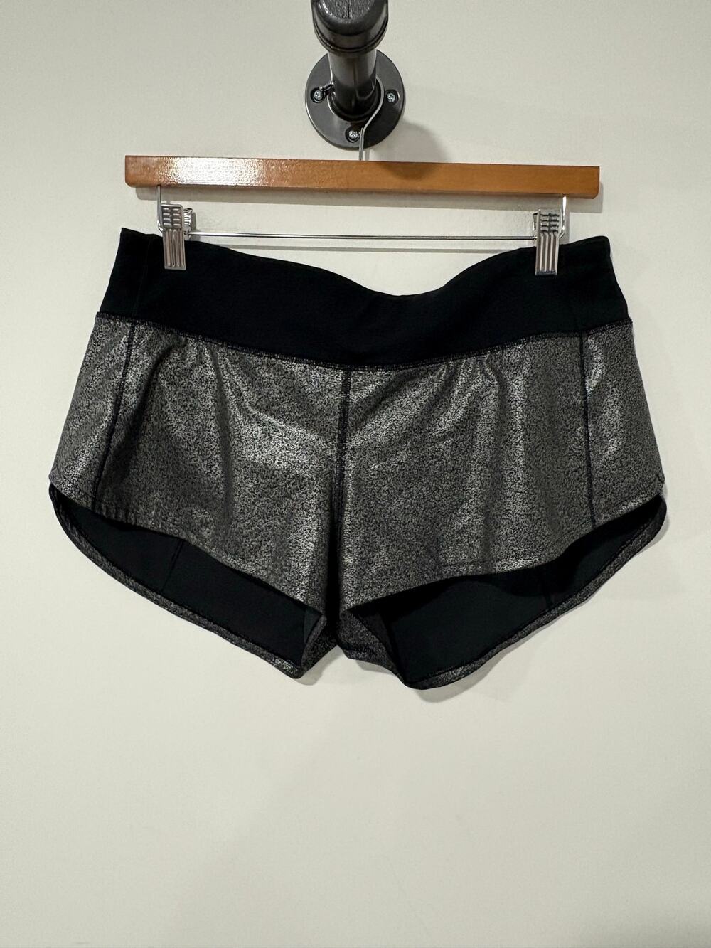 Lululemon Speed Up Shorts Foil 2.5" Silver/Black Size 8